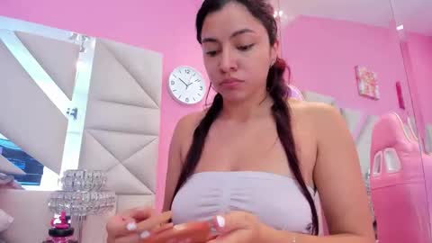luna_hix online show from June 4, 2026, 3:12 am