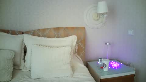 luna_hoti online show from March 7, 2025, 11:40 am