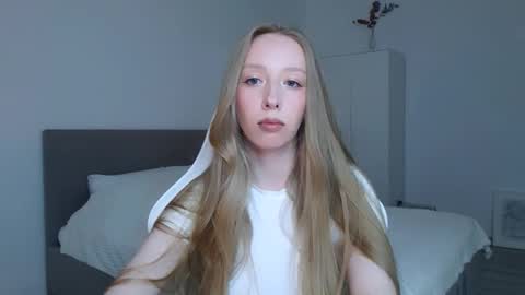 Snapshot of luna_insanity chatting on October 8, 2025, 9:01 pm Luna online show from October 8, 2025, 9:01 pm