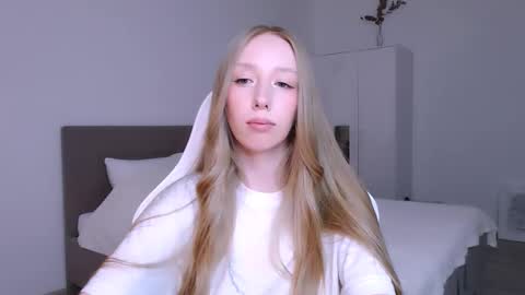 Snapshot of luna_insanity chatting on November 4, 2025, 7:57 pm Luna online show from November 4, 2025, 7:57 pm