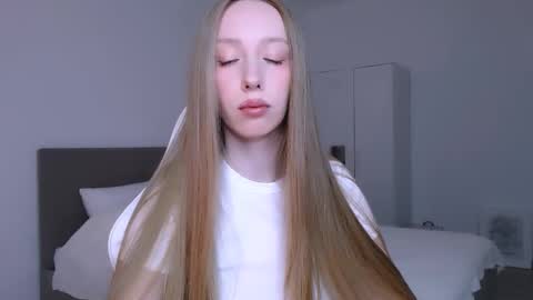 Luna online show from March 29, 2026, 8:20 pm