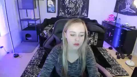 Luna online show from May 19, 2026, 1:56 am