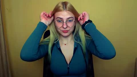 Luna online show from January 4, 2025, 8:17 am