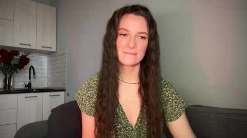 luna_raee online show from October 1, 2025, 7:25 am