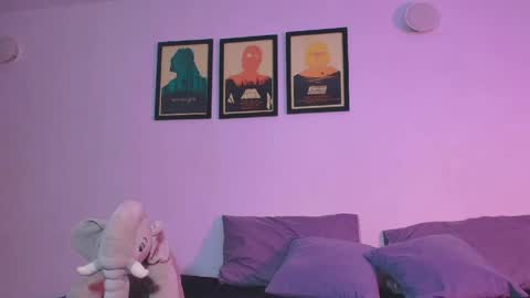 luna_roos30 online show from May 7, 2026, 9:14 am