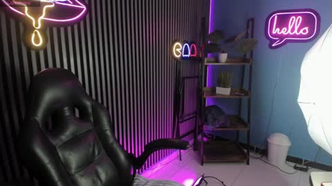 Luna Rosse  online show from April 9, 2026, 12:21 pm