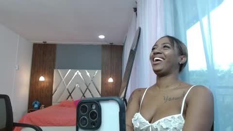 luna_rousse26 online show from May 20, 2026, 12:33 pm