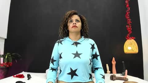 Luna online show from October 8, 2025, 7:44 pm