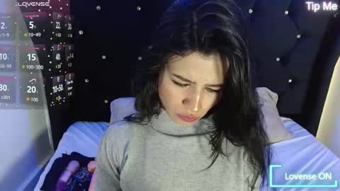 luna_starr69 online show from November 26, 2025, 1:23 pm