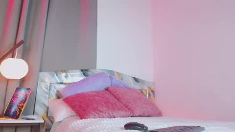 luna_valen online show from November 24, 2025, 8:19 pm