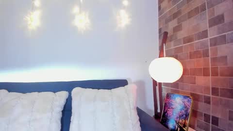 luna_valen online show from February 6, 2026, 9:18 pm