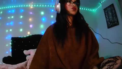 luna_velvet7 online show from May 18, 2026, 1:24 am