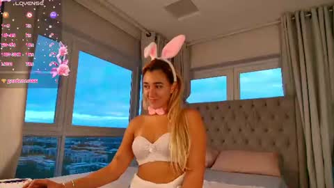 Snapshot of luna_velvvet chatting on June 21, 2026, 7:49 pm Luna online show from June 21, 2026, 7:49 pm