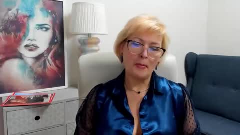 L u n a online show from April 16, 2026, 6:25 am