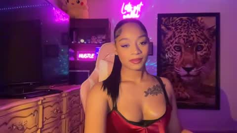 lunaa_11 online show from July 24, 2026, 7:17 am