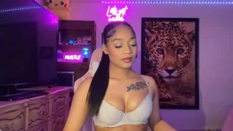 lunaa_11 online show from August 1, 2026, 5:29 am