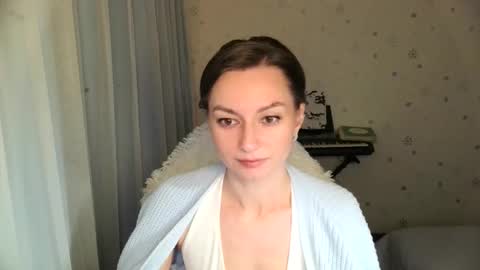 Snapshot of lunaa_bluee chatting on November 9, 2025, 7:01 pm lunaa_bluee online show from November 9, 2025, 7:01 pm