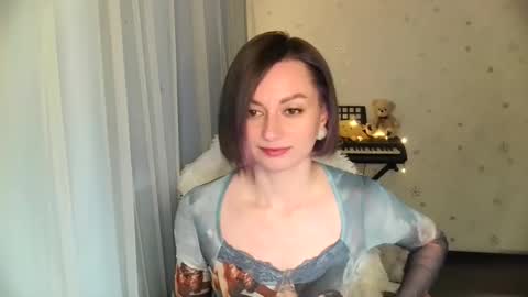 lunaa_bluee online show from May 7, 2026, 8:03 pm