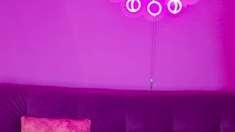 Snapshot of lunaa_lovve chatting on January 17, 2025, 6:44 pm Luna online show from January 17, 2025, 6:44 pm