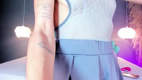 Luna  online show from October 17, 2025, 5:15 pm