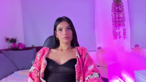 lunaduvall online show from February 6, 2025, 4:21 am