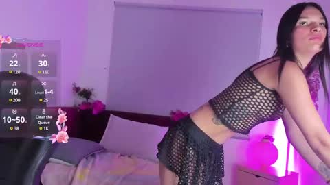 lunaduvall online show from February 7, 2025, 6:45 am