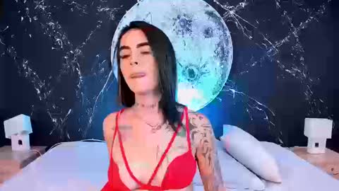 Snapshot of lunaevans01 chatting on September 19, 2025, 9:15 pm Luna online show from September 19, 2025, 9:15 pm