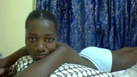 lunah_kitty online show from April 12, 2026, 2:55 pm