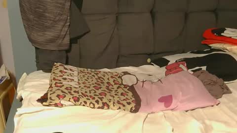 lunalove22_ online show from May 11, 2026, 2:45 pm