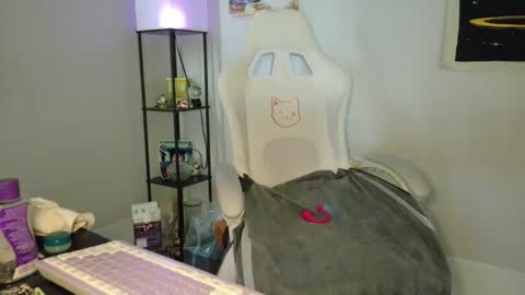  Luna Love  online show from March 26, 2026, 5:51 pm