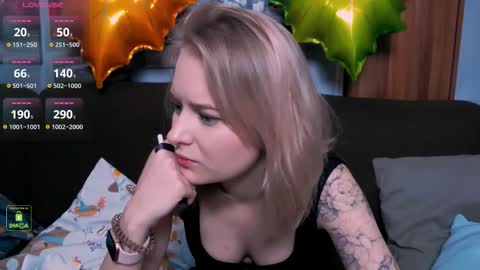 Snapshot of lunaluxyx chatting on November 5, 2025, 4:29 pm Luna online show from November 5, 2025, 4:29 pm