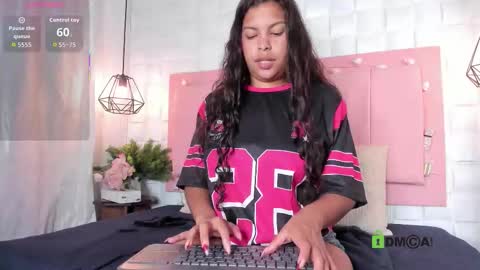 lunamorena__ online show from December 15, 2025, 6:23 pm