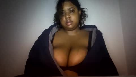 Snapshot of lunamoth00 chatting on February 10, 2026, 12:20 pm lunamoth00 online show from February 10, 2026, 12:20 pm