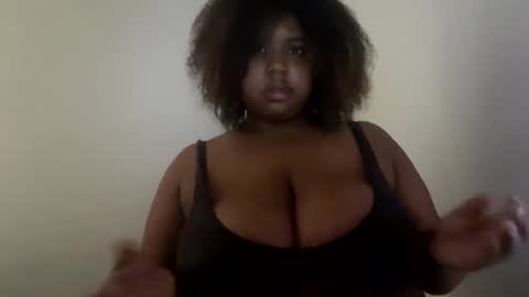 Snapshot of lunamoth00 chatting on February 13, 2026, 8:05 pm lunamoth00 online show from February 13, 2026, 8:05 pm