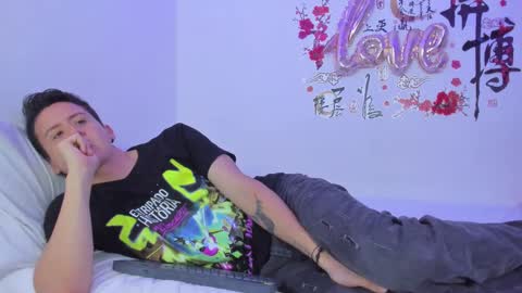 Snapshot of lunandrew chatting on March 5, 2025, 4:02 am Luna Mendez Andrew Cemar online show from March 5, 2025, 4:02 am