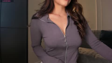 Aisha online show from April 2, 2026, 11:52 am