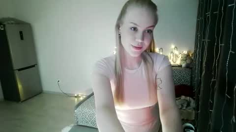 lunapeony online show from February 20, 2026, 2:28 pm