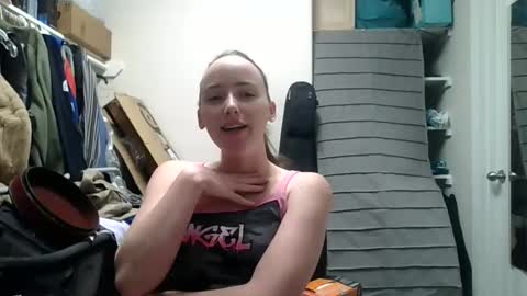 Snapshot of lunapixie2020 chatting on May 15, 2026, 2:51 am lunapixie2020 online show from May 15, 2026, 2:51 am