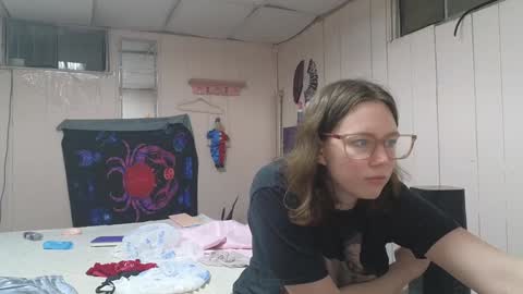 Snapshot of lunaquinn45 chatting on January 25, 2025, 12:27 am lunaquinn45 online show from January 25, 2025, 12:27 am