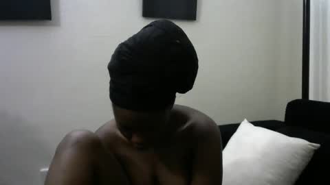 Snapshot of lunar_chocolate000 chatting on May 7, 2026, 3:12 am Smiley online show from May 7, 2026, 3:12 am
