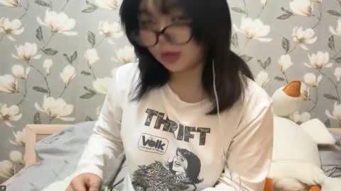 Snapshot of lunaraus chatting on October 9, 2025, 7:56 pm Yuna online show from October 9, 2025, 7:56 pm