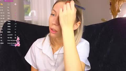 Snapshot of lunariabliss chatting on October 5, 2025, 2:37 pm Kelly online show from October 5, 2025, 2:37 pm