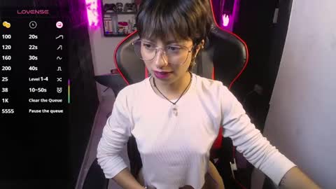 lunarichy online show from May 4, 2026, 9:44 pm