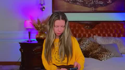 Snapshot of lunarishi chatting on December 2, 2025, 6:08 am Luna Rishi online show from December 2, 2025, 6:08 am