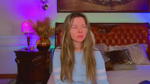 Snapshot of lunarishi chatting on December 4, 2025, 8:23 am Luna Rishi online show from December 4, 2025, 8:23 am