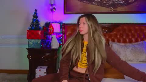 Snapshot of lunarishi chatting on December 20, 2025, 6:20 am Luna Rishi online show from December 20, 2025, 6:20 am