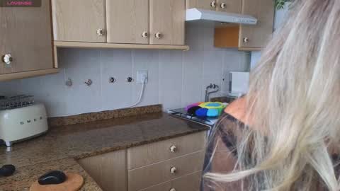 Snapshot of lunary_mix chatting on December 20, 2024, 3:31 pm Luna online show from December 20, 2024, 3:31 pm