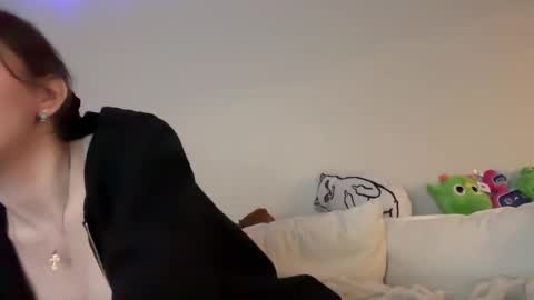 Snapshot of lunasnows chatting on February 17, 2026, 2:57 pm lunasnow online show from February 17, 2026, 2:57 pm