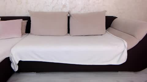 lunastars13 online show from April 10, 2026, 1:38 pm