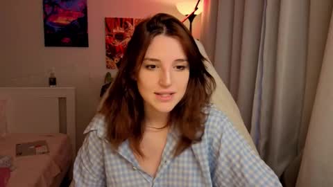 Snapshot of lunatale chatting on November 6, 2025, 1:23 pm Kate online show from November 6, 2025, 1:23 pm